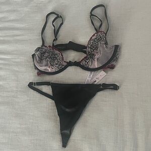 NWT VS Very Sexy Set- 32C